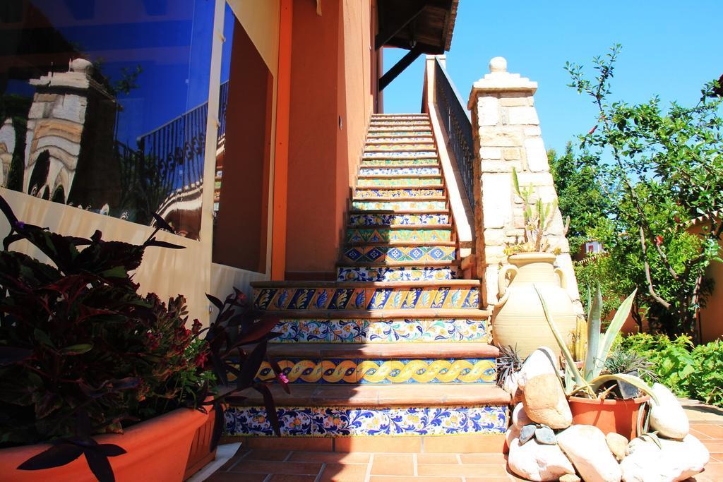 Villa Salvatore Сан-Леоне Номер фото