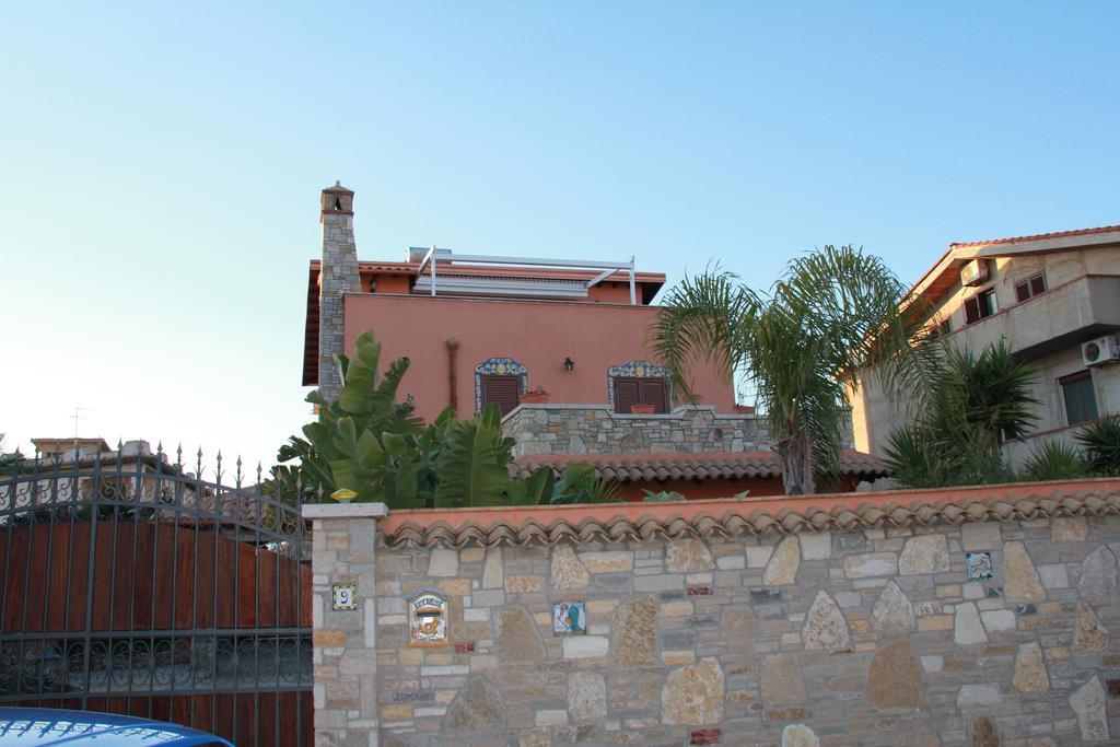 Villa Salvatore Сан-Леоне Номер фото