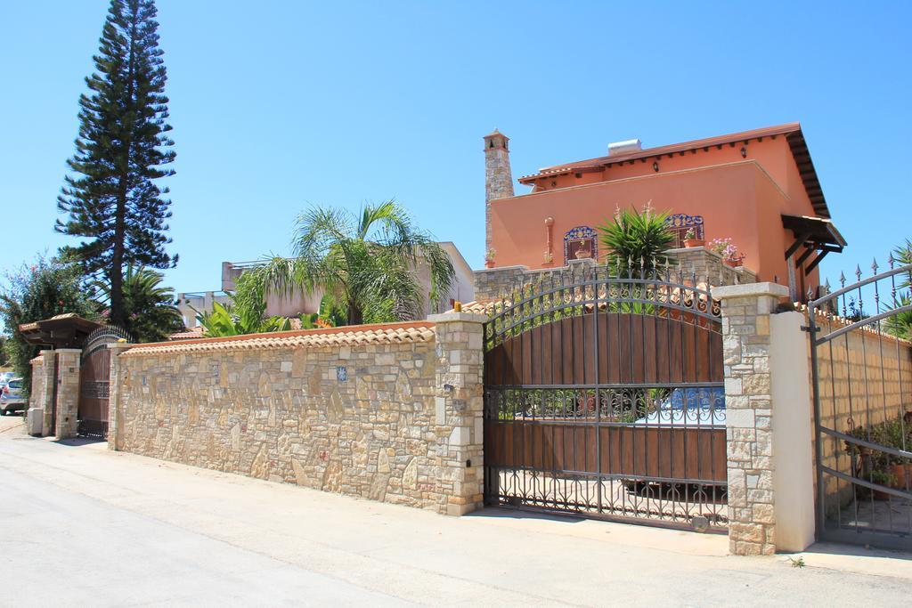 Villa Salvatore Сан-Леоне Номер фото